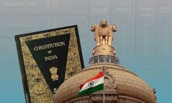 Indian Constitution: भारतीय संविधान का इतिहास, अनुच्छेद, अनुसूचियां और मूल विशेषताएं